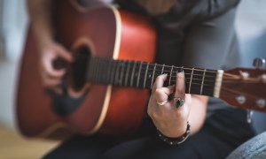 hands-of-guitar-playing-woman